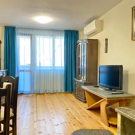 Lovely 2 Bedroom For 6 Guest In アパート ブルガス