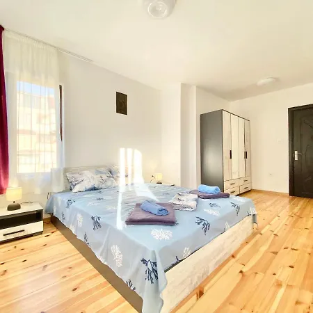 Lovely 2 Bedroom For 6 Guest In Apartment Burgas